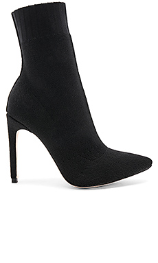 БОТИЛЬОНЫ С КАБЛУКОМ DELTA Chrissy Teigen $137 