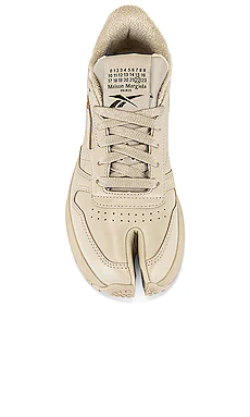 КРОССОВКИ CLASSIC LEATHER TABI MAISON MARGIELA x REEBOK $300 