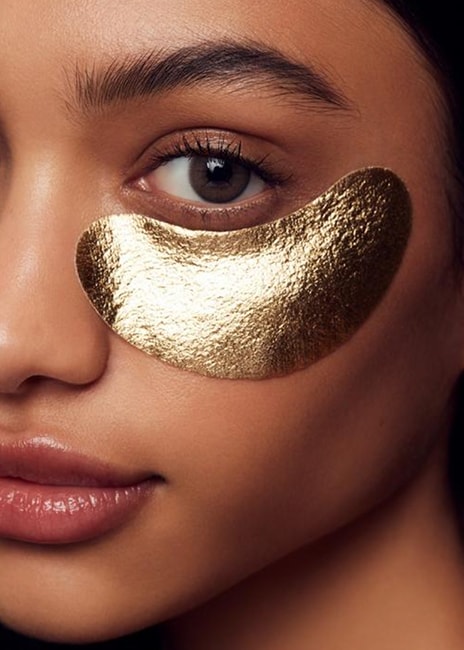 Войти в косметический магазин